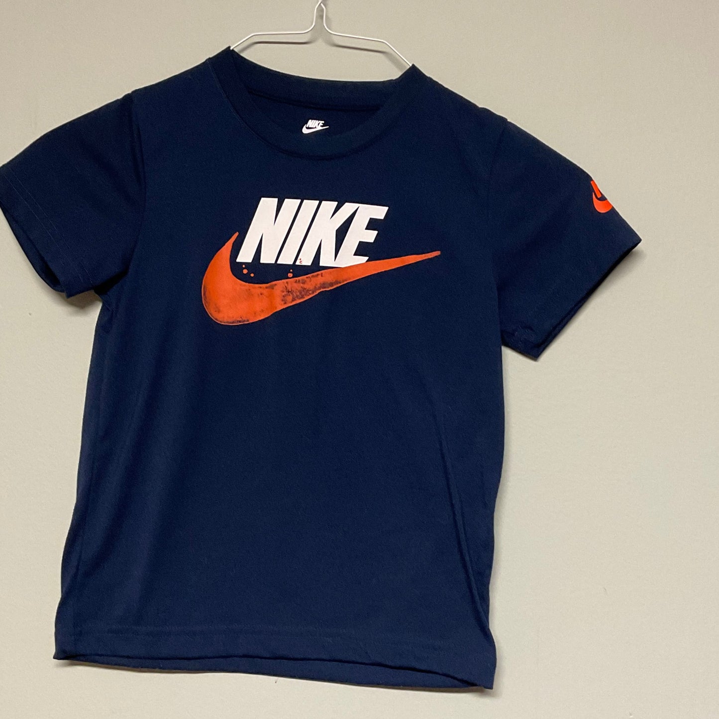 Navy/orange Nike T-shirt