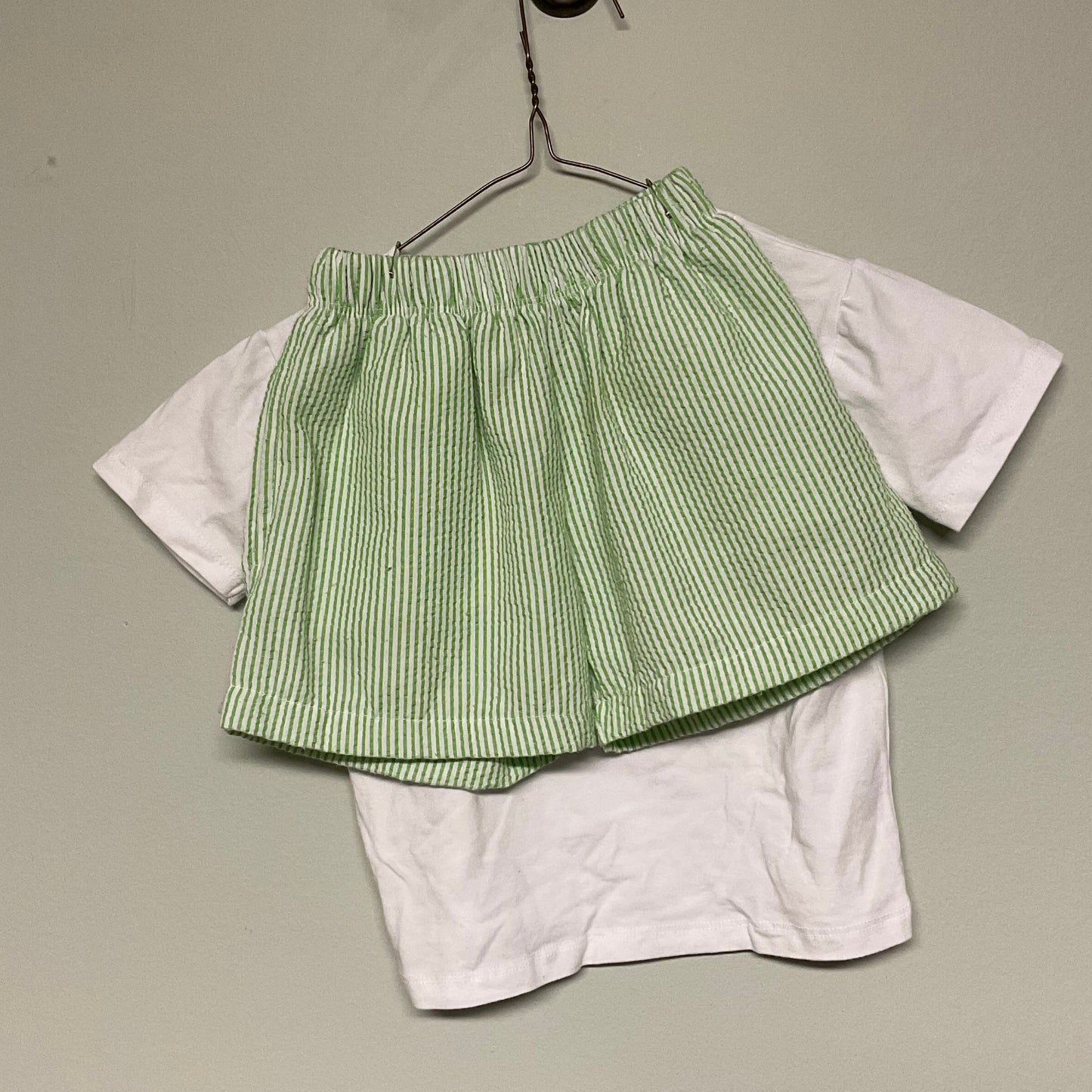 Born to Hunt short set